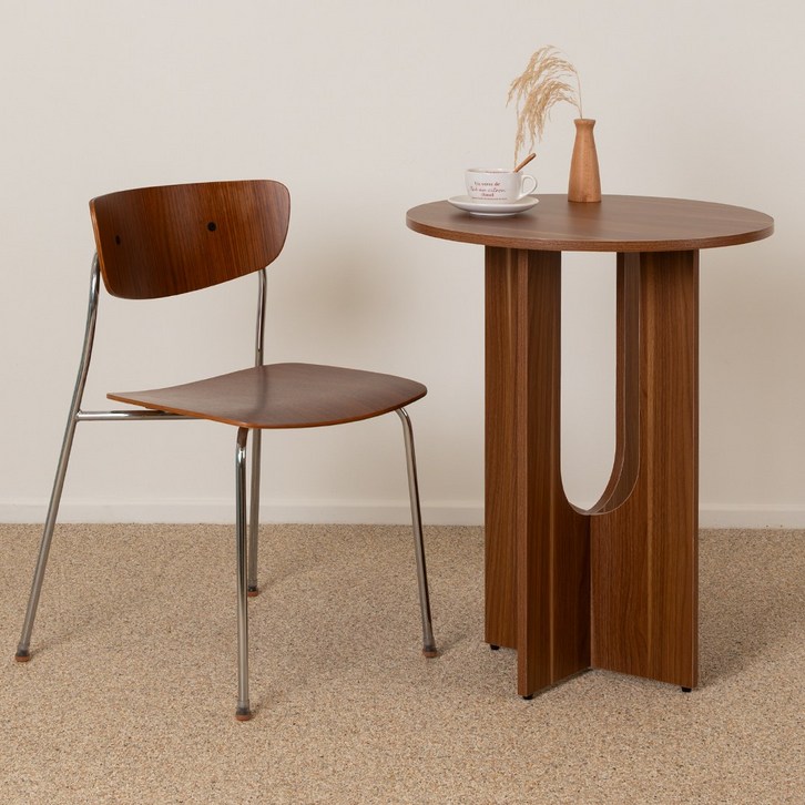 핀란디아 로엔 원형 식탁 카페 테이블