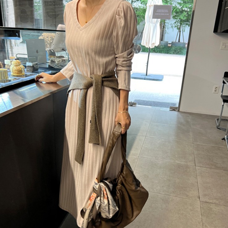 난닝구쿠켈호 브이넥퍼프원피스